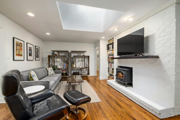 Discover the benefits of the 2 litre straw bottle for hydration